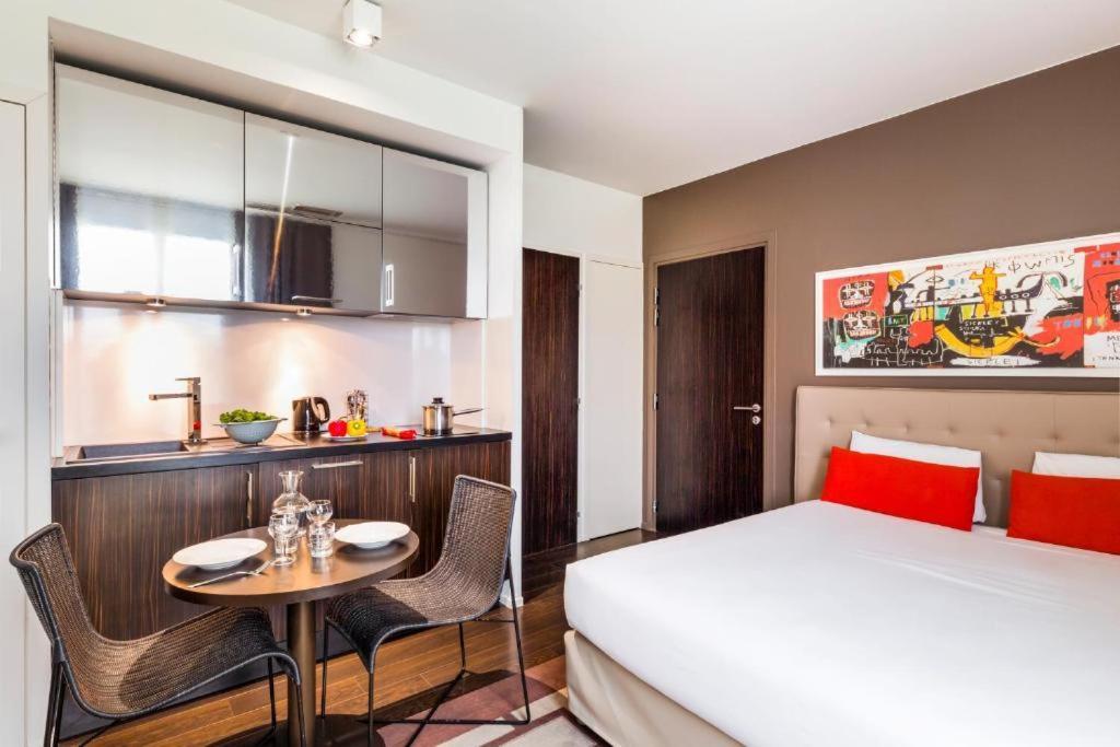 Disneyland Deluxe Flat, Outside Pool, Climatisation, 1 Min To Disney Parks 塞里斯 外观 照片
